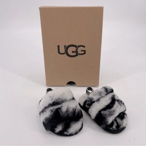 NIB Toddler 4/5 (white/black) UGG Fluff Yea Slides